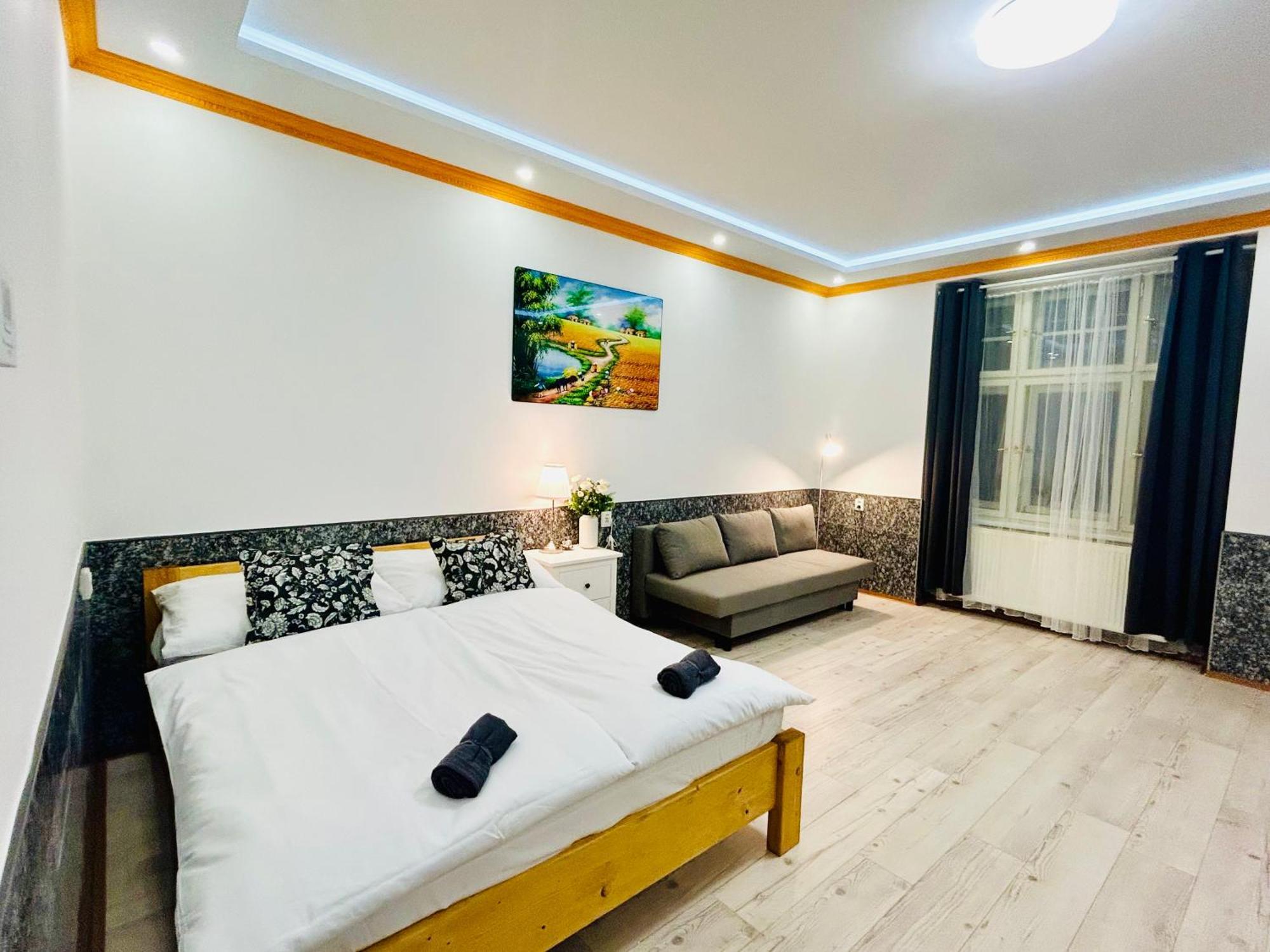 Modern Spacious Apartment In Center Прага Екстер'єр фото