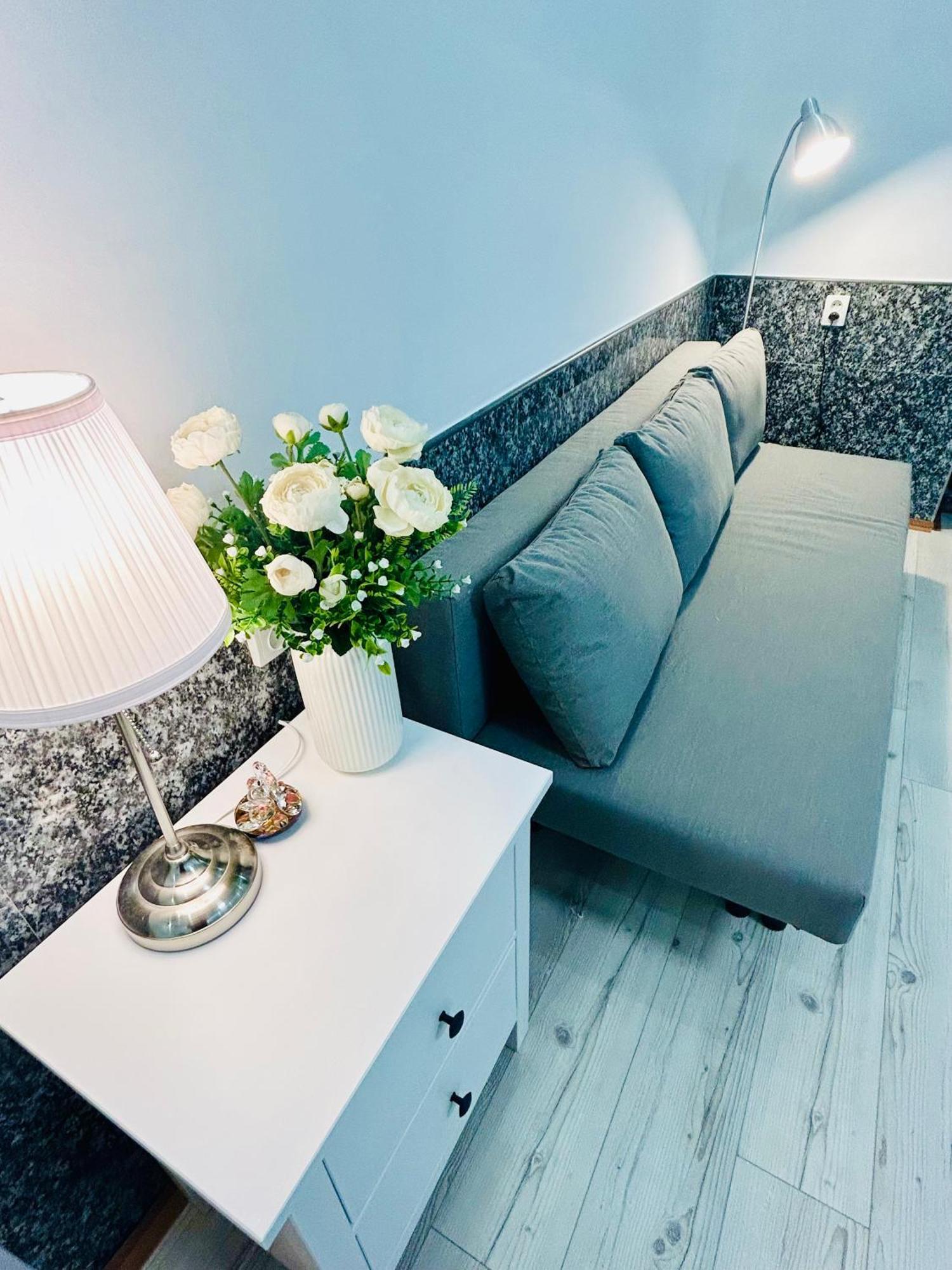 Modern Spacious Apartment In Center Прага Екстер'єр фото